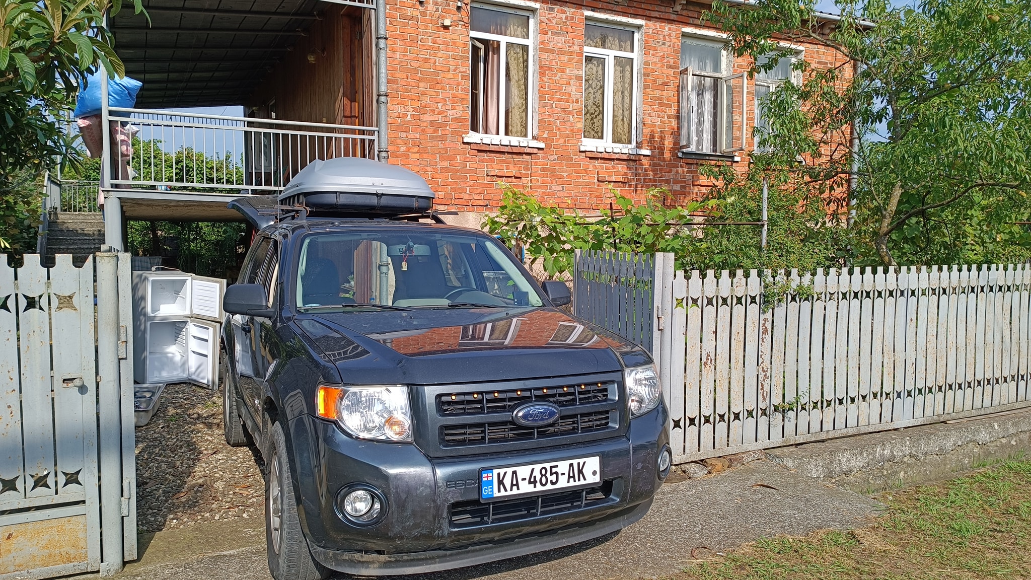 Ford Escape Hybrid ფოტო 2