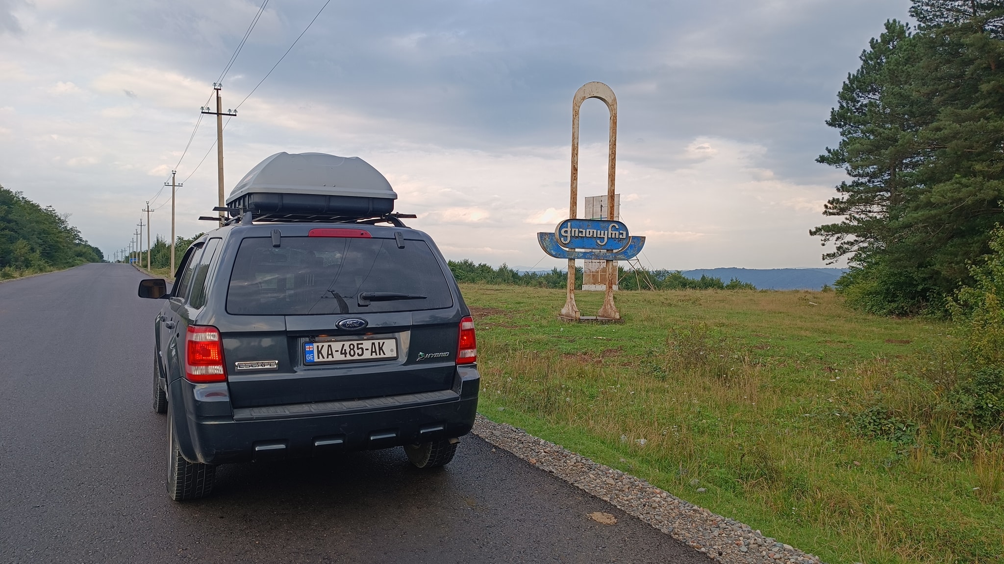 Ford Escape Hybrid ფოტო 4